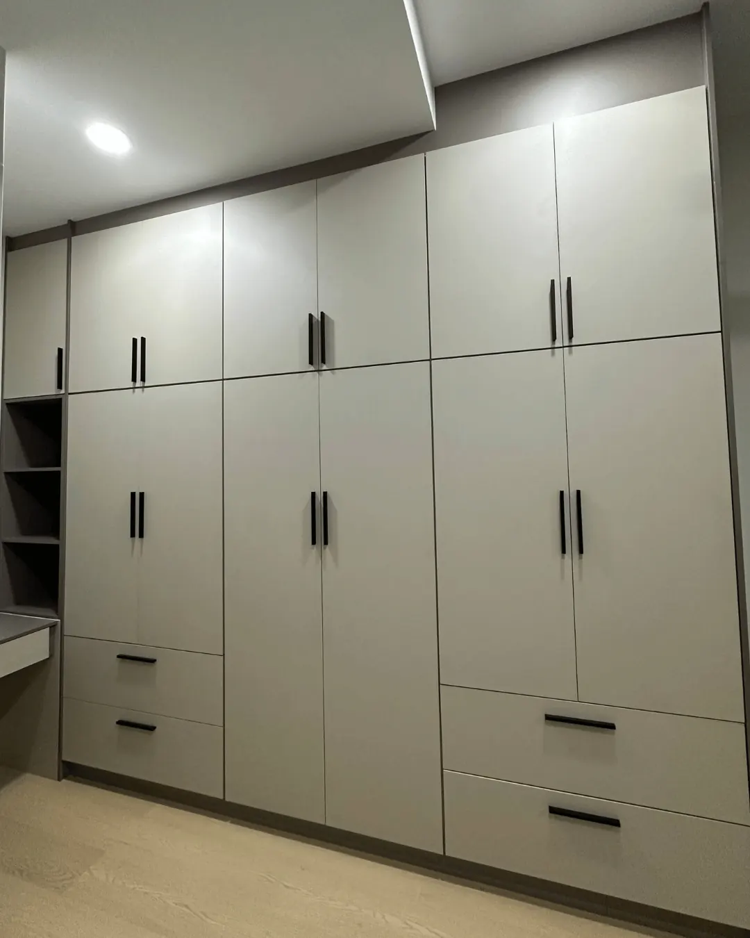Wardrobe penuh